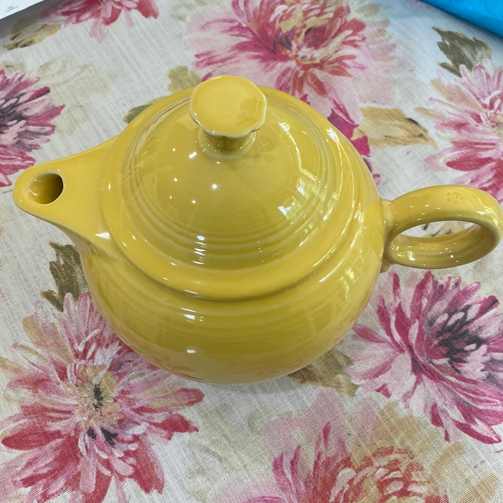 Fiesta teapot vintage